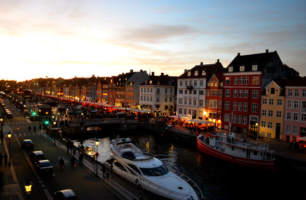 WELCOME:-) We'll be happy to have you living in a room in our lovely apartment i Copenhagen, Denmark Be neighbor with the Queen! Private room in rental unit vacation rental 19945193