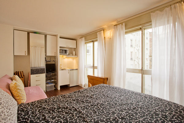Furnished rental  BAIL MOBILITE   <br />(lease of 1 month to 10 months)  Tenant  Paris, France Studio 7 Montmartre Entire rental unit vacation rental 10586