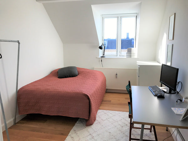 Hi there!<br /><br />If you want to live in the middle of everything - less than Copenhagen, Denmark Room in beautiful penthouse next to main station Private room in rental unit vacation rental 17365223