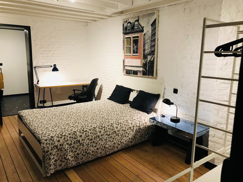 Au sein d'une grande maison pleine de charme , vous disposez de votre chambre  a  Chambre tranquille et indépendante dans colocation Private room in bed and breakfast vacation rental 548298640756316200