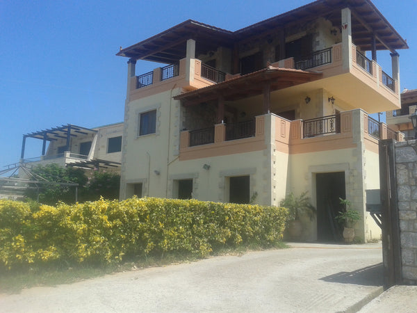 Ειναι ενα ωραιο δωματιο με κηπο και μπαρμπεκιου για χαλαρωση βρισκεται μολις 5 λ Kalyves, Greece Στουντιο Νικος κοντα στην θαλασσα Entire rental unit vacation rental 6639634