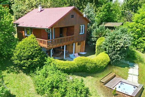 Beautiful villa with terrace, jacuzzi and sauna with stunning view on the mounta Vienna, Austria SKY9 One Bedroom Villa - terrace, jacuzzi & sauna Entire villa vacation rental 630073300324317699