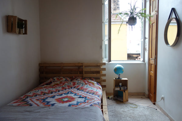 Notre appartement est situé au cœur de Lyon, à 5 minutes à pied de la place des  Lyon, France Chambre avec vue sur Fourvière Private room in rental unit vacation rental 39382500