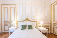 This room is located in a quiet street, close to the Champs-Elysées and the Arc- Paris, France ❋ Center Champs-Élysées - Guest House ❋ Private room in bed and breakfast vacation rental 29813897