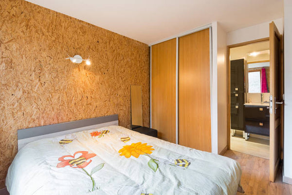 Chambre privative dans une maison en bois de 150 m² atypique située en pleine vi Lyon, France Chambre/SDB privée - Grande Maison Private room in home vacation rental 10641116