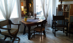 Warm, modern, well equipped, studio with artistic ambiance well situated in a ce Paris, France Studio 8ième Bien Situé. Entire rental unit vacation rental 21250979