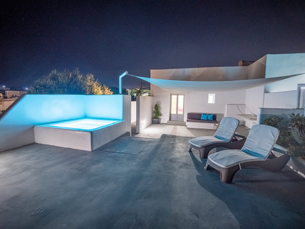 Located right in the center of Maghalochori<br /><br /><b>License number</b><br   Deluxe Suite with Hot Tub by Majestic Sky Suites Room in hotel vacation rental 42580288