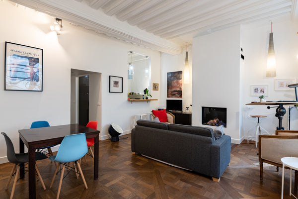 Welcome to my apartment, fully renovated in 2022!<br /><br />It is located at Ru Paris, France Calm apartment in the heart of Paris for 7! Entire rental unit vacation rental 19631561