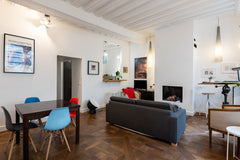 Welcome to my apartment, fully renovated in 2022!<br /><br />It is located at Ru Paris, France Calm apartment in the heart of Paris for 7! Entire rental unit vacation rental 19631561