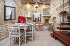 Το Village Little House είναι ένα μικρό σπίτι στο χωριό με μοντέρνο οντά για υπν Rethimnon, Greece Village Little House at Roustika Entire home vacation rental 615323215683734653