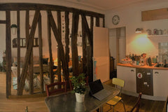 Ce charmant appartement parisien lumineux de style faubourien a une surface de 5 Paris, France 2 pièces cosy au coeur de Paris Entire rental unit vacation rental 29628909