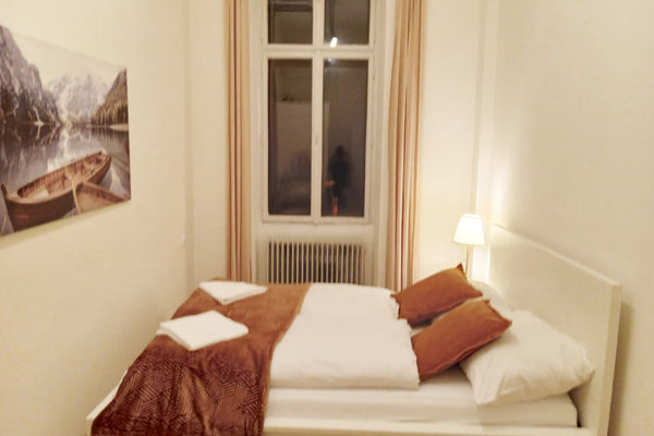 Eine wunderschöne, stylische Wohnung in einem historischen Wiener Altbaugebäude   Beautiful 2BR Apt. | Perfect for Longstays Entire rental unit vacation rental 704079097384528923