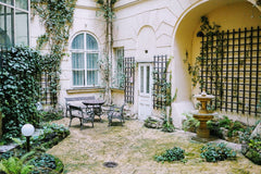 One-room apartment with small kitchenette just 1 minut walk from Charles bridge. Prague, Czechia FUN TIKI VIBE APARTMENT / CHARLES BRIDGE / CENTRE Entire rental unit vacation rental 53744244