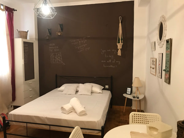 A lovely just renovated studio in the heart of Athens! Located at Excarchia neig London, England, United Kingdom Lovely studio in Athens city center Entire rental unit vacation rental 37789783