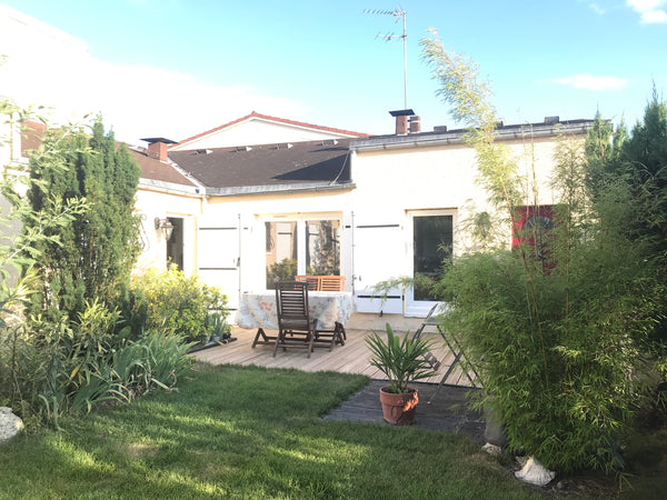 C'est une maison de quartier très calme dans une impasse sans vis à vis, en bord Gradignan, France Maison tranquille au milieu de la verdure Entire home vacation rental 29449997