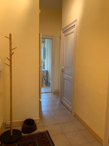Appartement au première étage d’une maison début du vingtième, avec tout équipem Brussels, Belgium Appartement entier dans un quartier calme. Entire rental unit vacation rental 39667498