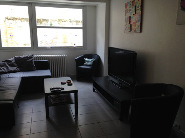 Situé en plein centre de Bordeaux ( hôtel de ville - Gambetta) et proche de tout Bordeaux, France Appartement Bordeaux 75m2 centre Entire rental unit vacation rental 9831990