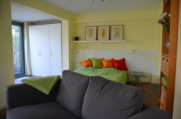 dans un cadre vert et calme, agréable flat meublé au rez-de-chaussée d'une maiso Brussels, Belgium agréable flat avec terrasse et vue sur jardin Entire rental unit vacation rental 21957900