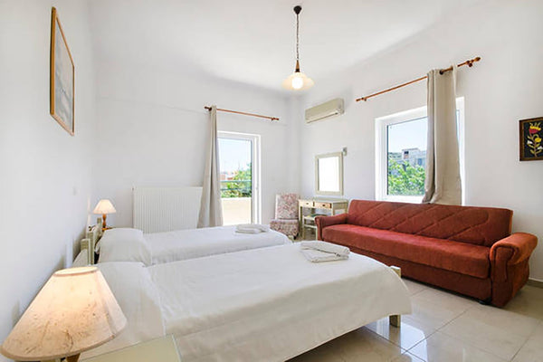 Fully-equipped Apartment with large sitting room, lots of balconies, fully-equip Royal Tunbridge Wells, United Kingdom Large Apartment with pool Entire condo vacation rental 29867528