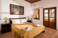 A small authentic treasure at the heart of the Old Venetian Port is a carefully  Kalami, Greece Luxury Suite in the heart of old Town..!!!!! Room in boutique hotel vacation rental 12540524