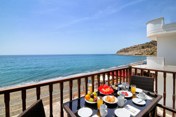 Located in Myrtos in the Crete Region, right on the beach, Myrtos Mare Suites fe London, United Kingdom Myrtos Mare Seafront Maisonette Entire rental unit vacation rental 46557668