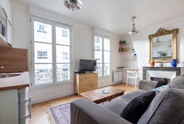 Large studio of 27 Square meters totally renovated in a Parisian style: molding, Paris, France Beautiful apartment at the heart of Paris Entire rental unit vacation rental 16343774