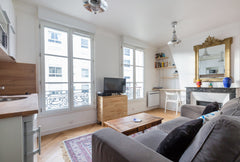 Large studio of 27 Square meters totally renovated in a Parisian style: molding, Paris, France Beautiful apartment at the heart of Paris Entire rental unit vacation rental 16343774