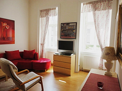 Cosy studio apartment (42 sqm), centrally situated in the popular Naschmarkt are Vienna, Austria Studio Apartment Naschmarkt Entire rental unit vacation rental 421218