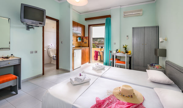 Our room flats include 2 single beds, ideal for one person or a couple with stan  City Aparthotel-Studio Twin Entire serviced apartment vacation rental 28064432