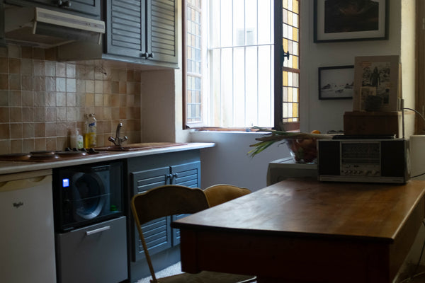 Face au cimetière Père Lachaise, cet appartement en Rez de Chaussée sur cour d'u Paris, France Appartement calme Père Lachaise 40m2 Entire rental unit vacation rental 28780052