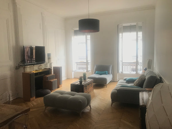 Grand appartement 100 m2, très lumineux sur une rue piétonne calme au sein d’un  Lyon, France Magnifique appartement, emplacement exceptionnel Entire rental unit vacation rental 27176900