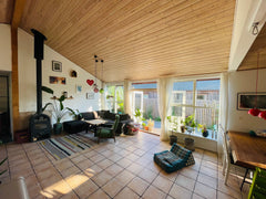 Hyggeligt hus med stor sydvestvendt stue, som sikrer sol fra kl 11 til den går n Copenhagen, Denmark Lækkert hus med stor stue, skøn have + udekøkken. Entire home vacation rental 662879328472559295