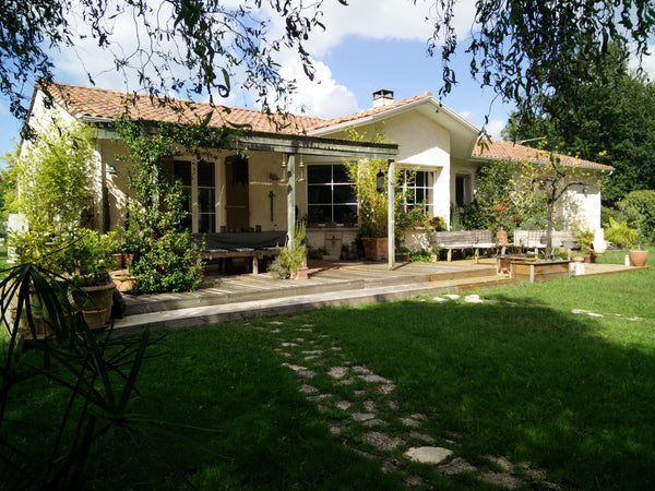 Villa de 170m2 dans un cocon de verdure. 3000m2  de terrain clos sans vis à vis. Taillan-Médoc, France Villa entre océan et Bordeaux Entire villa vacation rental 5292380