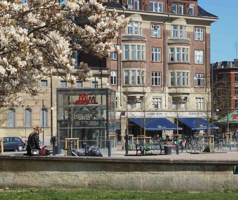 Amazing location and interior - 150 m2 high ceiling, - Unique bohemian penthouse Copenhagen, Denmark Next to Metro and shopping (Shared kitchen, bath) Entire rental unit vacation rental 40101905