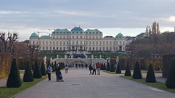 famiglia italo austriaca dispone di un piccolo appartamento grazioso con una pic  a 5 minuti da schönbrunn  e 10 minuti dal centro a Entire condo vacation rental 32666972