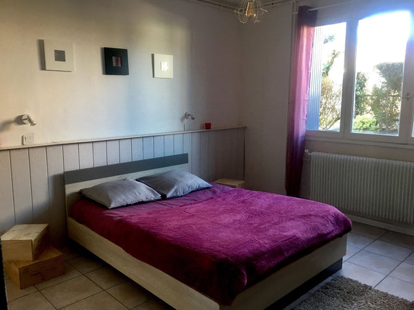 Chambre privé de 2 personnes  (16m2).<br />Vous disposerez d'une salle de bain /  Chambre privée + salle de bain  privée à Bordeaux Private room in home vacation rental 32105378