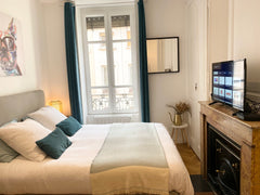 Bienvenu dans notre studio de charme, moderne et refait à neuf pour 2 voyageurs. Lyon, France Suite de charme Check in/out Autonomes Entire rental unit vacation rental 42016512