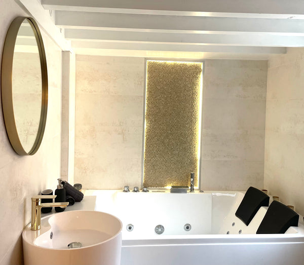 Profitez de cet appartement de standing avec son style résolument unique, refait  NEW / Logement de charme avec balnéo Entire rental unit vacation rental 772247119846056587