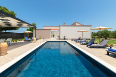 Villa Sophia ist ein modernes Ferienhaus mit Pool und vier Schlafzimmern für Fam  Villa Sophia Die idyllische Wohlfühloase Entire villa vacation rental 39311721
