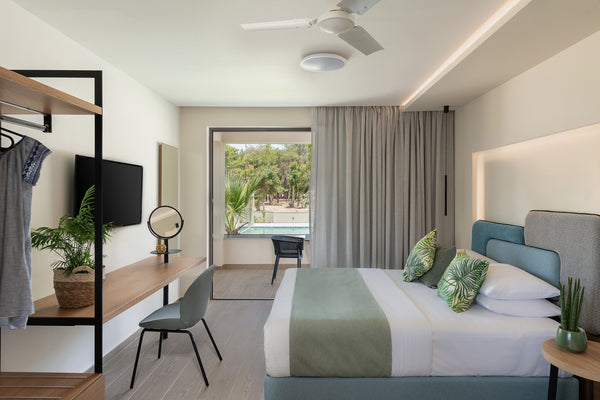 Superior Double Rooms featuring 28 sq.m, address the guests needs, as do all our Greece Junior suite with private garden Private room in serviced apartment vacation rental 44526849