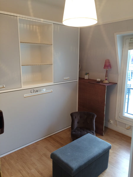 Chambre de 9 m2 remise à neuve avec kitchenette, douche, lit escamotable , micro Paris, France Chambre à Commerce (15 ieme ) Entire rental unit vacation rental 15607440