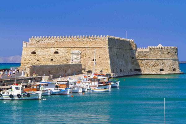 CLEAN,COMFORTABLE,WITH SEA VIEW.200METRE FROM THE CENTER OF HERAKLION.<br />TAXI Heraklion, Greece Heraklion sea view apartment Entire rental unit vacation rental 34112687