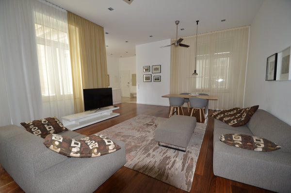 Lehne dich zurück und entspanne dich – in dieser ruhigen, stilvollen Unterkunft.  Beletage Loft Entire condo vacation rental 53186278