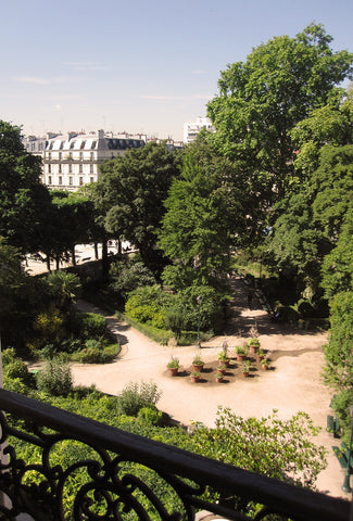Bel appartement au coeur du XIème, calme et lumineux, en face d'un magnifique sq Paris, France Lovely parisian flat with view ! Entire rental unit vacation rental 3226828