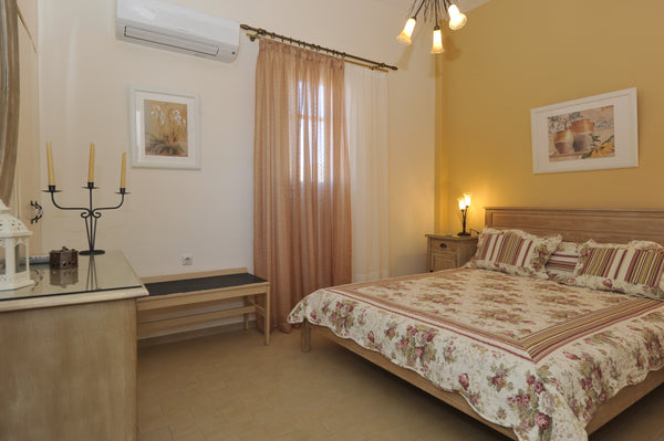 Apartment on 1st floor with sea view. Ideal for families with 2 kids or 4 friend Athens, Greece Sea view Apartment with kitchen 