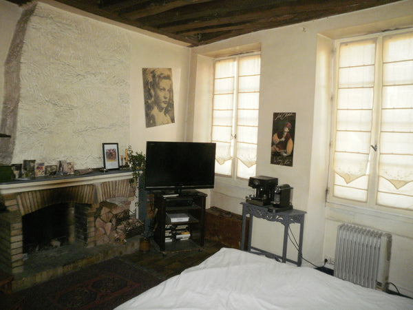 La rue Mouffetard est une des rues les plus anciennes de Paris, près du Panthéon Paris, France Rue Mouffetard (Panthéon) Entire rental unit vacation rental 4807231