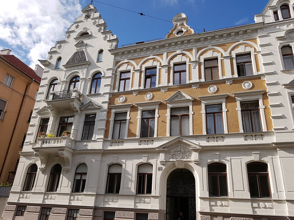 Die Wohnung befindet sich im 2. Stock in einem Wiener Jahrhundertwendehaus in de Vienna, Austria Charmante Altbauwohnung bei Schloß Schönbrunn Entire rental unit vacation rental 38316092