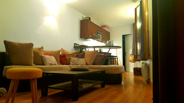 Très bel appartement de 37m2, dans une arrière cour, calme, cosy et décoré avec  Paris, France Un puit de lumière au coeur des Batignolles Entire rental unit vacation rental 19948108