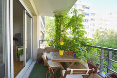 Appartement T3 spacieux et lumineux proche centre ville, donnant sur des jardins Lyon, France Appartement T3 lumineux et calme idéalement placé Entire rental unit vacation rental 36327009