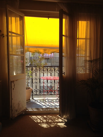 Bel appartement situé au 5e étage plein sud dans une impasse, à 150 m du métro R Paris, France Appartement calme et ensoleillé 16e Entire rental unit vacation rental 6833128